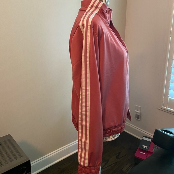 NEW Women’s Adidas ESS windbreaker jacket, Med - Picture 2 of 4